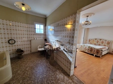 ( 85 ) Vendée entre NOIRMOUTIER , PORNIC et CHALLANS à vendre centre ville  BEAUVOIR SUR MER maison 7 pièces , 181 m² ,4 chambres , garage , terrain clos de 396 m²