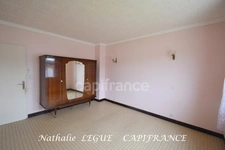Maison 196 m² à vendre 11 pièces NOTRE DAME DE MONTS (85) 6 chambres , 2 locatifs , 3 garages , 1 puits terrain clos 1685m²