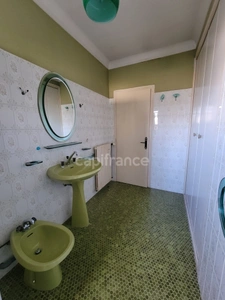 ( 85 ) Vendée entre NOIRMOUTIER , PORNIC et CHALLANS à vendre centre ville  BEAUVOIR SUR MER maison 7 pièces , 181 m² ,4 chambres , garage , terrain clos de 396 m²