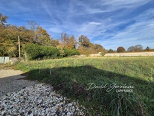 Terrain viabilisé à bâtir - 647,00 m² - Libre constructeur