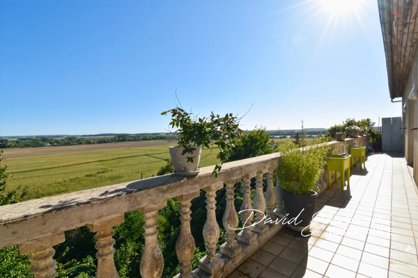 Duplex lumineux 5 pièces – 132 m² – Jardin + balcon plein Sud – Vue Seine & Lac
