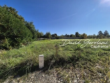 Terrain viabilisé à bâtir - 647,00 m² - Libre constructeur