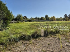 Terrain viabilisé à bâtir - 647,00 m² - Libre constructeur