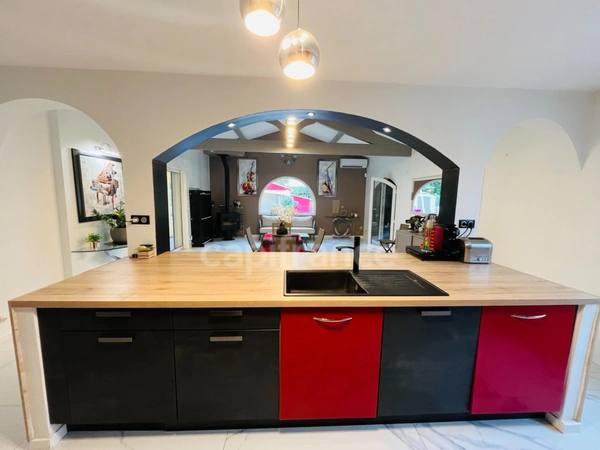 Maison à vendre de 176 m2  8 pièces et appartement T2 de 52 m2 