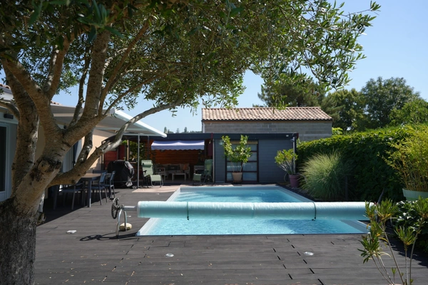 Maison plain pied avec piscine . 1h de Bordeaux, 3h de Paris 