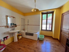SUPERB 250 SQM STONE HOUSE – CHARM, SPACIOUS ROOMS AND HEATED POOL – 10 min north of Châtellerault
