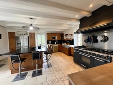 SUPERB 250 SQM STONE HOUSE – CHARM, SPACIOUS ROOMS AND HEATED POOL – 10 min north of Châtellerault
