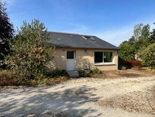 Maison de caractère rénovée – 182 m² – Studio indépendant 31m² – Garage de 117 m² – Terrain clos de 2 235 m²