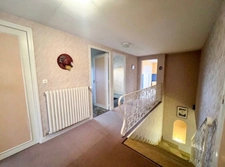 MAISON D’ARCHITECTE DE 175 M² – SOUS-SOL DE 150 M² – TERRAIN DE 2 000 M² – PROCHE CENTRE-VILLE