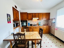 3-bedroom house with large garden and garage 