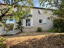Maison de caractère rénovée – 182 m² – Studio indépendant 31m² – Garage de 117 m² – Terrain clos de 2 235 m²