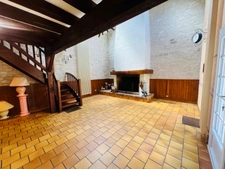 157m2 farmhouse with superb land and very large garage