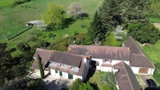 Family home of 300m² located 8 minutes north of Châtellerault