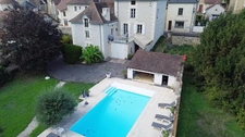 SUPERBE DEMEURE EN PIERRE DE 250 M² – CHARME, VOLUMES ET PISCINE CHAUFFÉE -10min Châtellerault nord