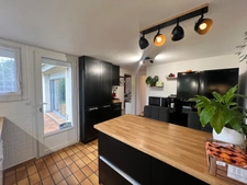 Architect-designed house of 149 m² in Targé – 3 bedrooms, possibility of 4 – Enclosed plot of 2,000 m² – 2 garages