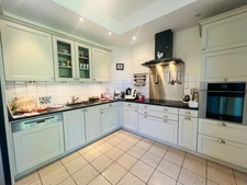 Mansion property in CHATELLERAULT (86)