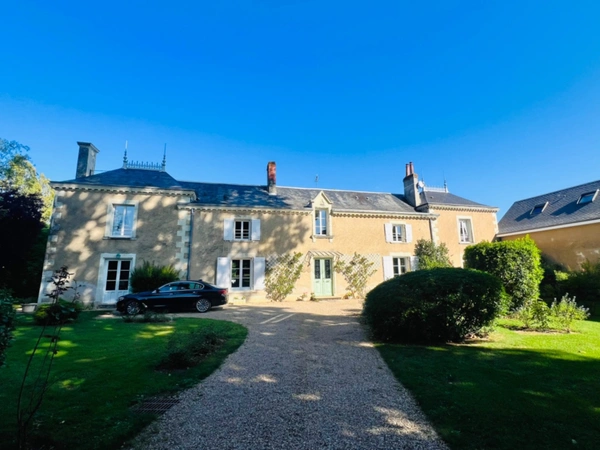 Propriété maison de maitre à  CHATELLERAULT (86)