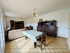3-bedroom house with large garden and garage 