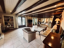 Family home of 300m² located 8 minutes north of Châtellerault