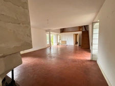 CHARACTERFUL LONGHOUSE – 230 m² – CHARM, SPACIOUSNESS & AUTHENTICITY – 20 MINUTES NORTH OF CHÂTELLERAULT