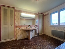 Architect-designed house of 149 m² in Targé – 3 bedrooms, possibility of 4 – Enclosed plot of 2,000 m² – 2 garages