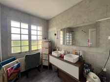 Family home 140 m² – Town center – Garden, garage, outbuilding