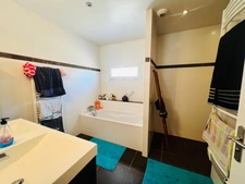 Maison plain pied + grande dépendance