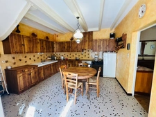 Maison de bourg 100m² - 3 chambres et dépendances  SAINT SAUVEUR (86)