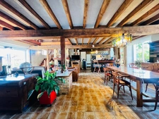 Maison de caractère rénovée – 182 m² – Studio indépendant 31m² – Garage de 117 m² – Terrain clos de 2 235 m²