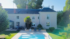 Mansion property in CHATELLERAULT (86)