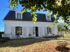 CHÂTELLERAULT – Maison familiale 152 m² – 5 chambres – Vie de plain-pied – Terrain 1 000 m²