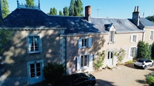 Mansion property in CHATELLERAULT (86)