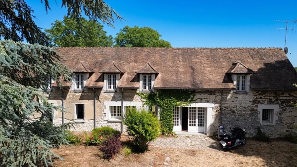 LONGÈRE DE CARACTÈRE – 230 m² – CHARME, VOLUMES & AUTHENTICITÉ – 20 MINUTES AU NORD DE CHÂTELLERAULT
