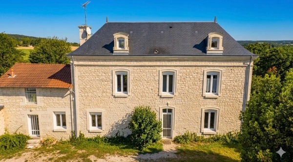 Maison de Maître + Piscine + Grange de 100 m² | 7 000 m² de terrain | Sans voisinage