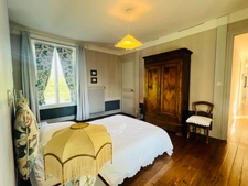 Mansion property in CHATELLERAULT (86)