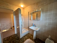 MAISON D’ARCHITECTE DE 175 M² – SOUS-SOL DE 150 M² – TERRAIN DE 2 000 M² – PROCHE CENTRE-VILLE