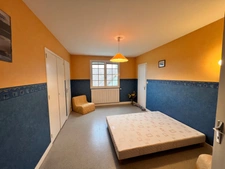 MAISON D’ARCHITECTE DE 175 M² – SOUS-SOL DE 150 M² – TERRAIN DE 2 000 M² – PROCHE CENTRE-VILLE