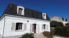 CHÂTELLERAULT – Maison familiale 152 m² – 5 chambres – Vie de plain-pied – Terrain 1 000 m²