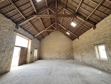 Maison de caractère rénovée – 182 m² – Studio indépendant 31m² – Garage de 117 m² – Terrain clos de 2 235 m²