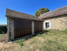 CHARACTERFUL LONGHOUSE – 230 m² – CHARM, SPACIOUSNESS & AUTHENTICITY – 20 MINUTES NORTH OF CHÂTELLERAULT