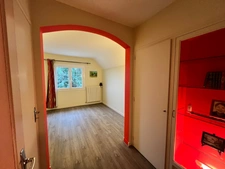 MAISON D’ARCHITECTE DE 175 M² – SOUS-SOL DE 150 M² – TERRAIN DE 2 000 M² – PROCHE CENTRE-VILLE