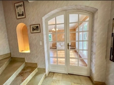MAISON D’ARCHITECTE DE 175 M² – SOUS-SOL DE 150 M² – TERRAIN DE 2 000 M² – PROCHE CENTRE-VILLE