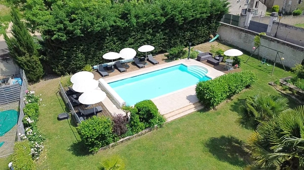 Propriété d'exception  570m² + activité gites entre Poitiers et Tours 