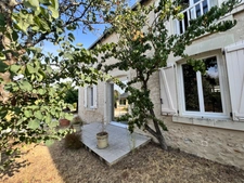 Maison de caractère rénovée – 182 m² – Studio indépendant 31m² – Garage de 117 m² – Terrain clos de 2 235 m²