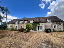 CHARACTERFUL LONGHOUSE – 230 m² – CHARM, SPACIOUSNESS & AUTHENTICITY – 20 MINUTES NORTH OF CHÂTELLERAULT