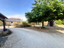 Maison de caractère rénovée – 182 m² – Studio indépendant 31m² – Garage de 117 m² – Terrain clos de 2 235 m²
