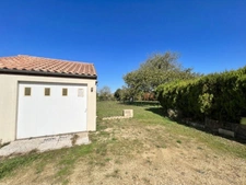 Architect-designed house of 149 m² in Targé – 3 bedrooms, possibility of 4 – Enclosed plot of 2,000 m² – 2 garages