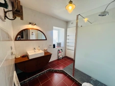 Maison de caractère rénovée – 182 m² – Studio indépendant 31m² – Garage de 117 m² – Terrain clos de 2 235 m²
