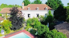 Manor house with outbuildings, swimming pool, East of Châtellerault