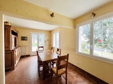 MAISON D’ARCHITECTE DE 175 M² – SOUS-SOL DE 150 M² – TERRAIN DE 2 000 M² – PROCHE CENTRE-VILLE